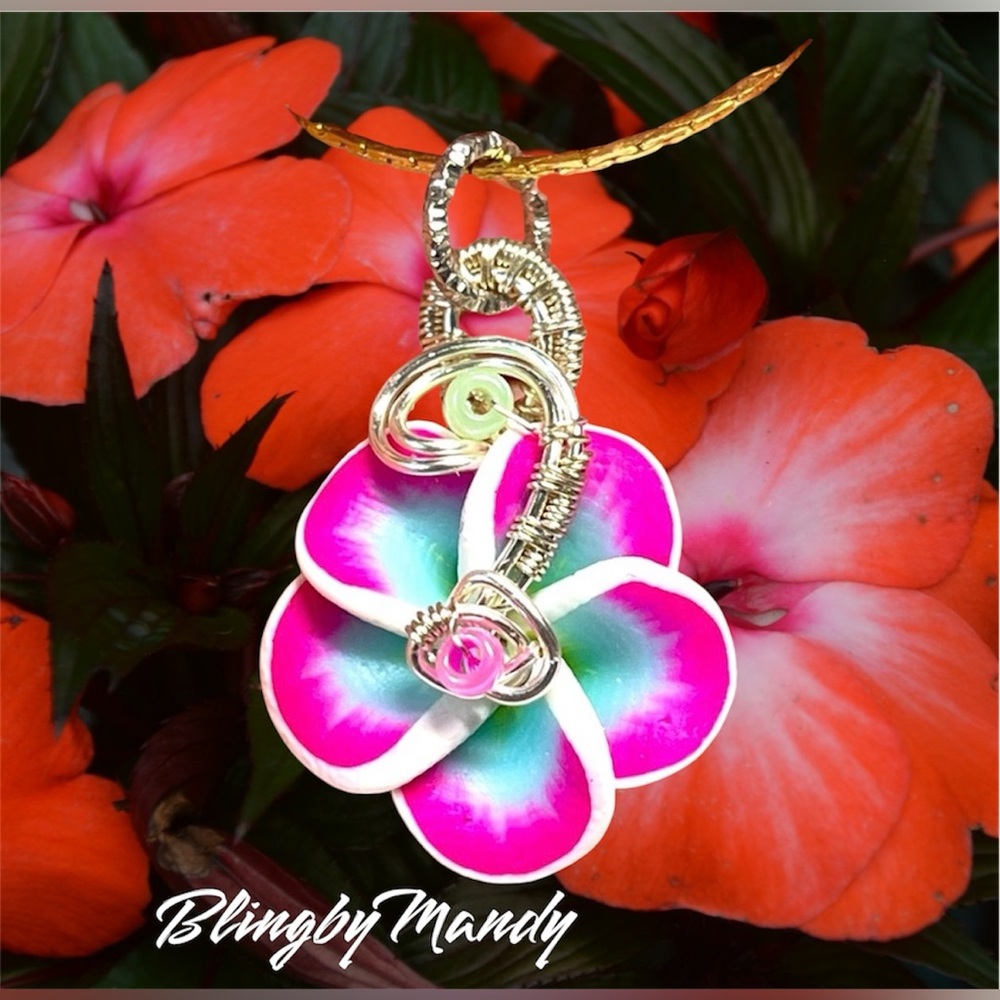 🌺🔥Hawaiian plumeria polymer pendant, sweet mini necklace